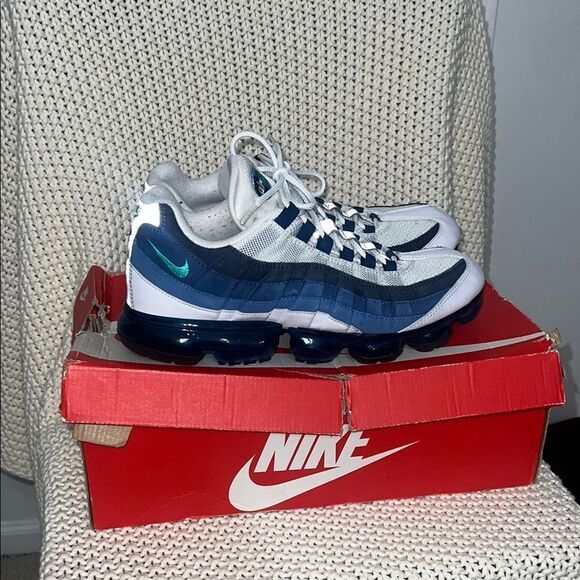 Nike Air Max 95 Blue Sneakers - Picture 2 of 11